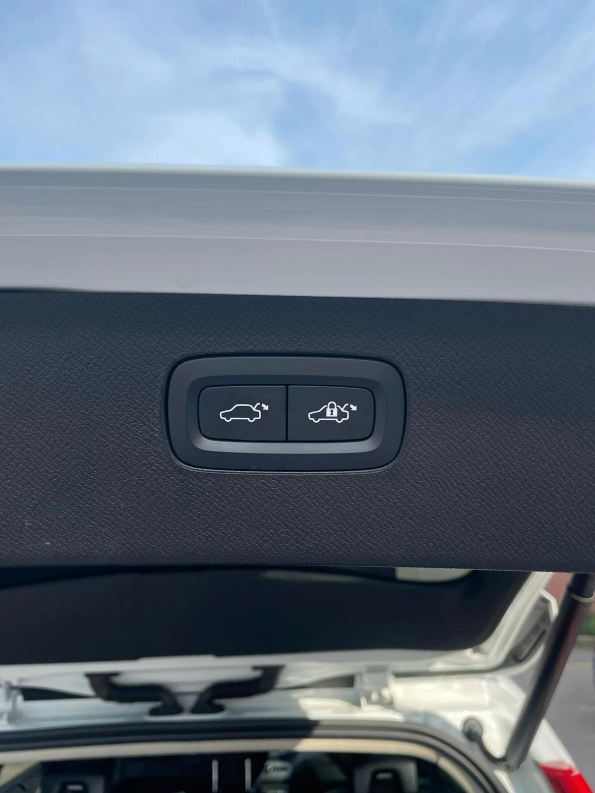 Volvo XC 90 XC90 B5 (d) AWD automatico 7 posti Ultimate Dark