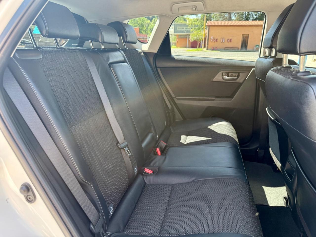 Toyota Auris 1.8 hsd executive