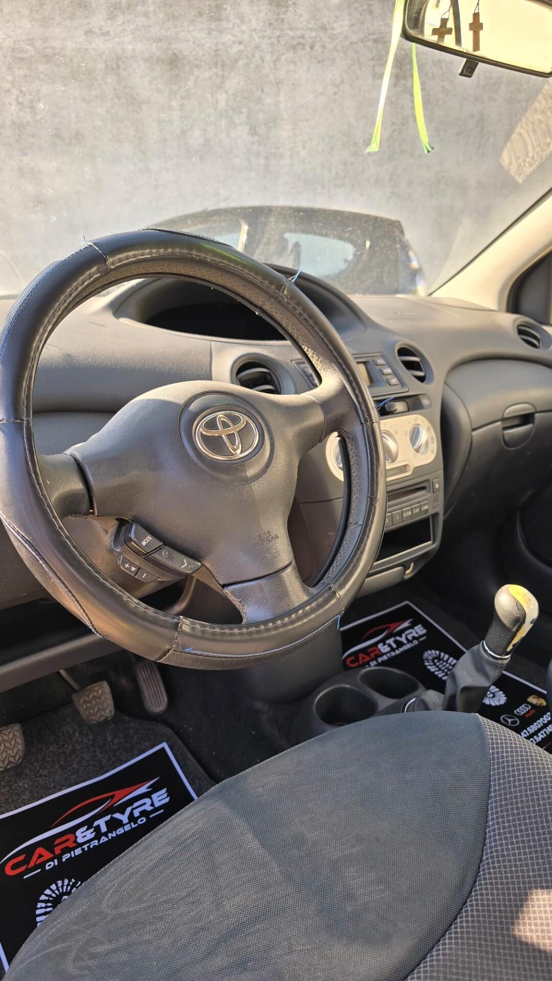 Toyota Yaris 1.0i 16V cat 5 porte Sol