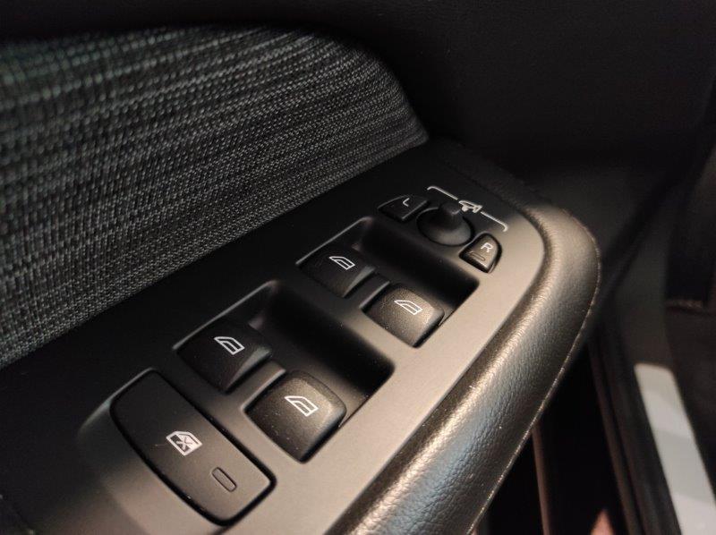 VOLVO V60 (2018-->) - V60 B4 (d) Geartronic Momentum Business Pro