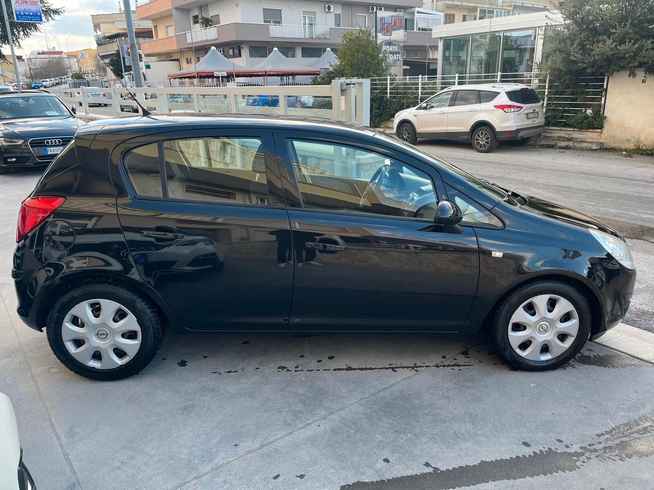 Opel Corsa 1.2 5 porte Cosmo