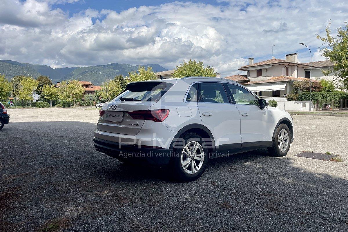 AUDI Q3 35 TFSI S tronic Business