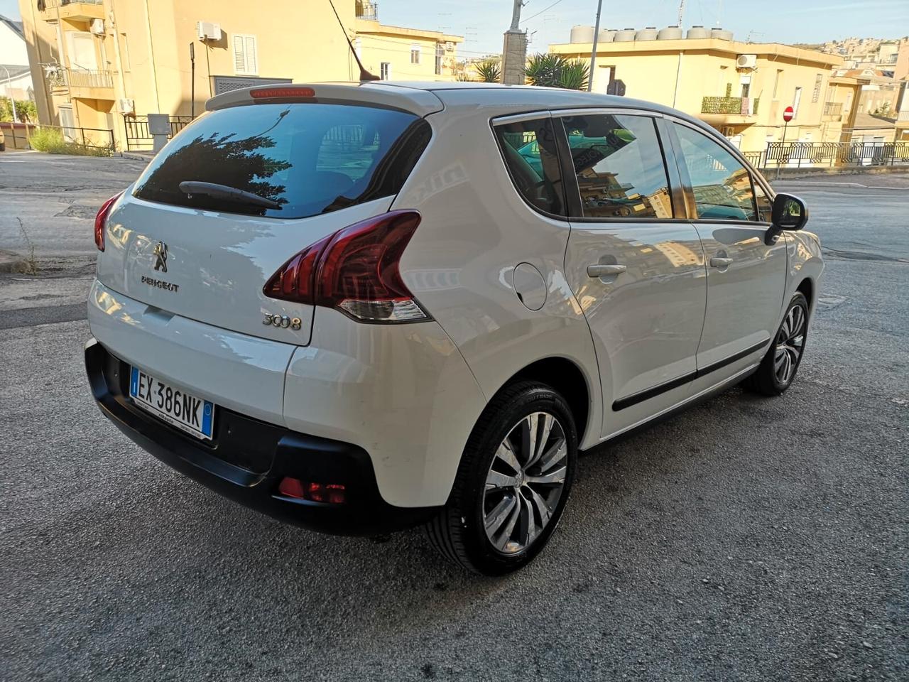 PEUGEOT 3008 1.6 HDi 115 CV Active 2015