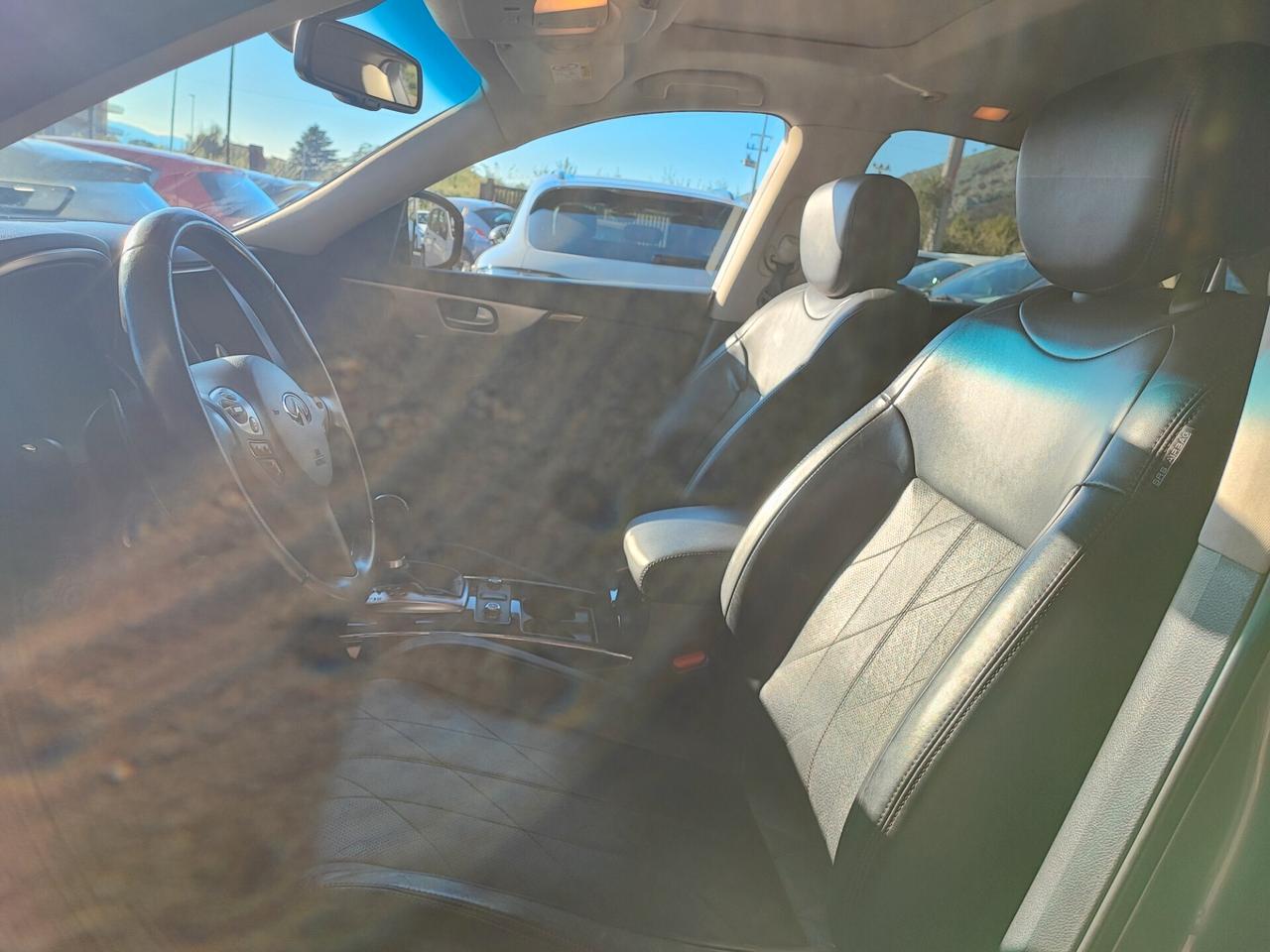 Infiniti QX70 3.0 diesel V6 AT Ultimate