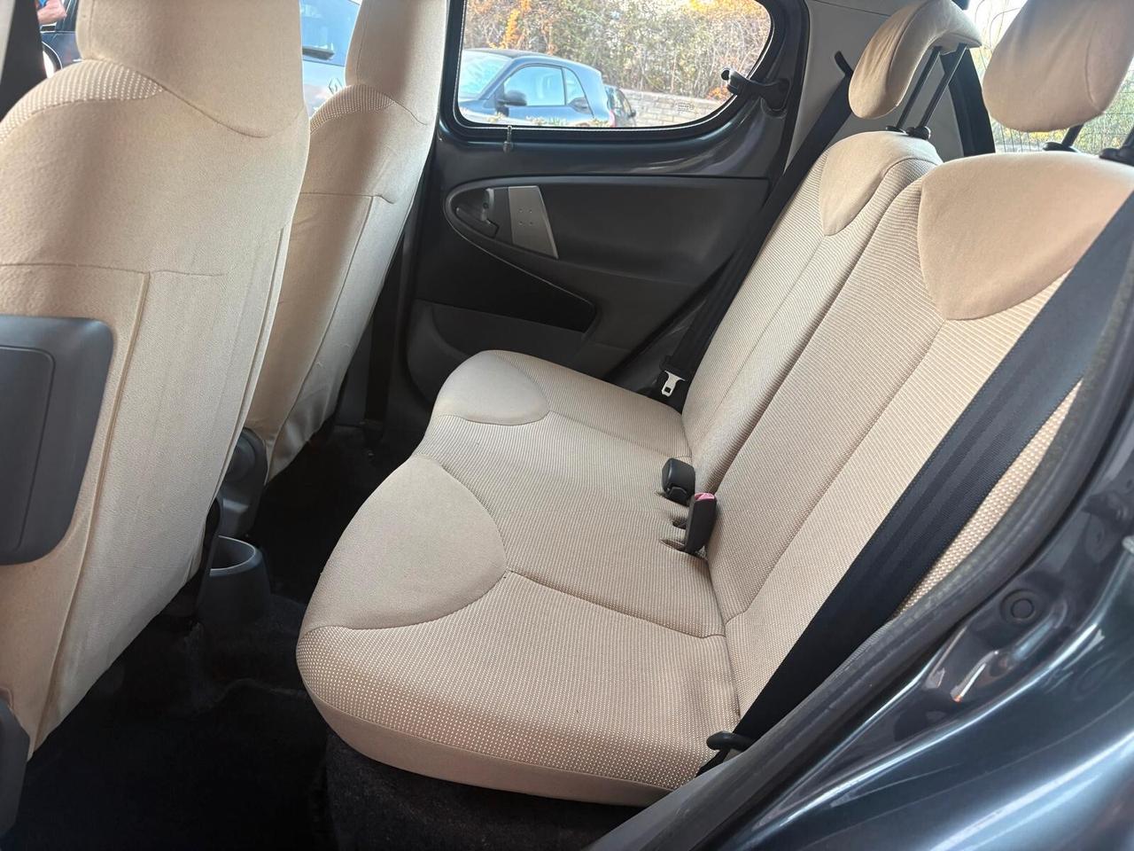 Peugeot 107 1.0 68CV 5p. Sweet Years 2Tronic