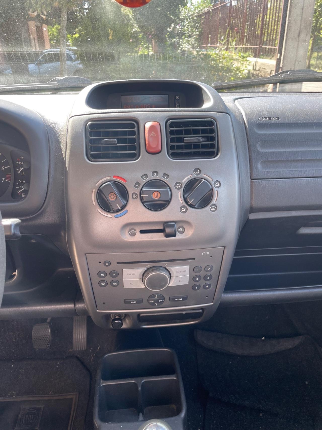 Opel Agila 1.2 16V Club Unipro
