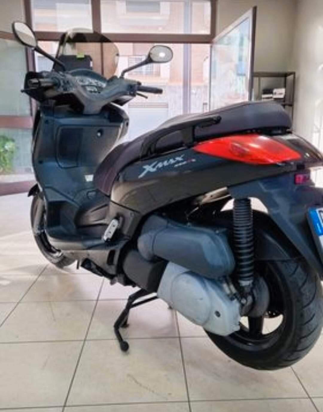 YAMAHA X MAX 250