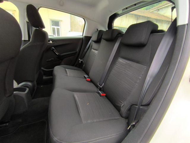 PEUGEOT 208 1° serie 1.0 VTi 68 CV ADATTA A NEOPATENTATO
