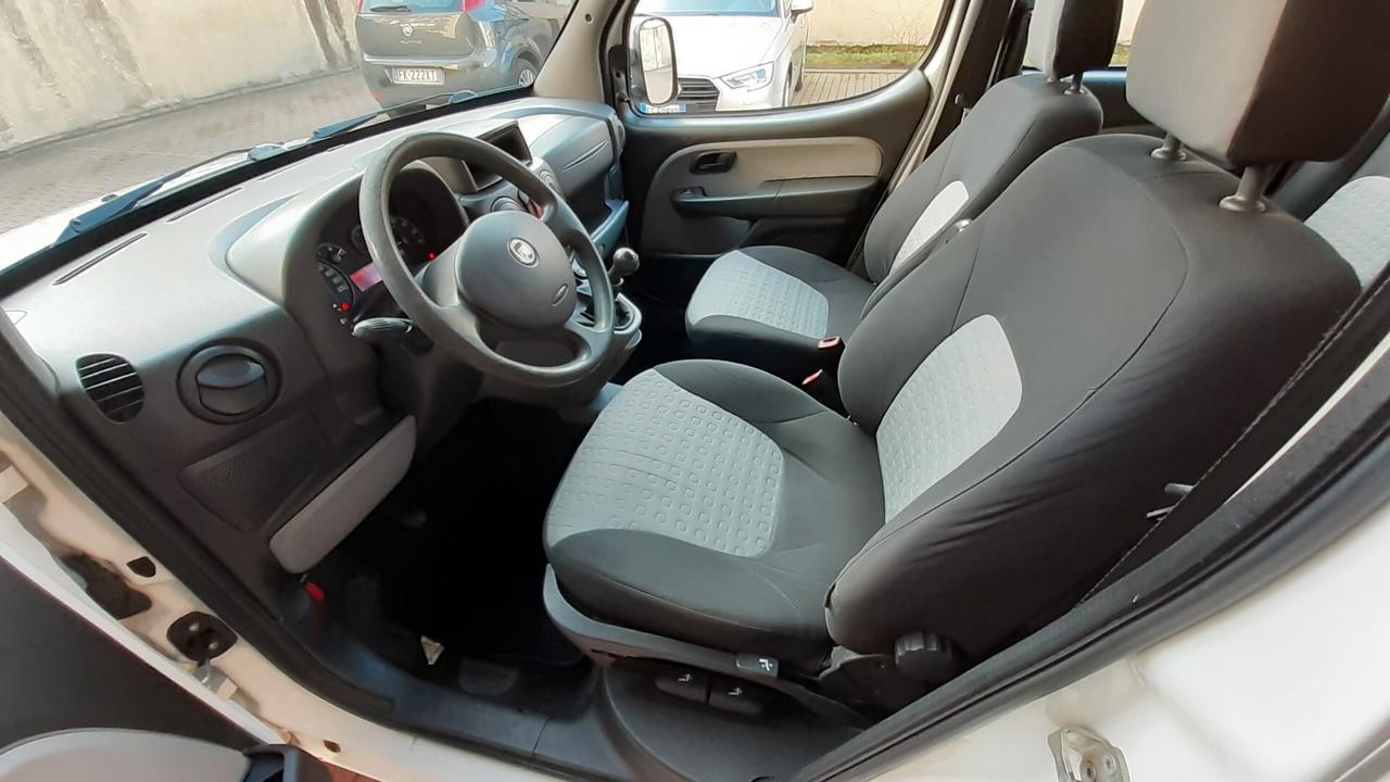 Fiat Doblo trasporto disabili pedana sollevatore