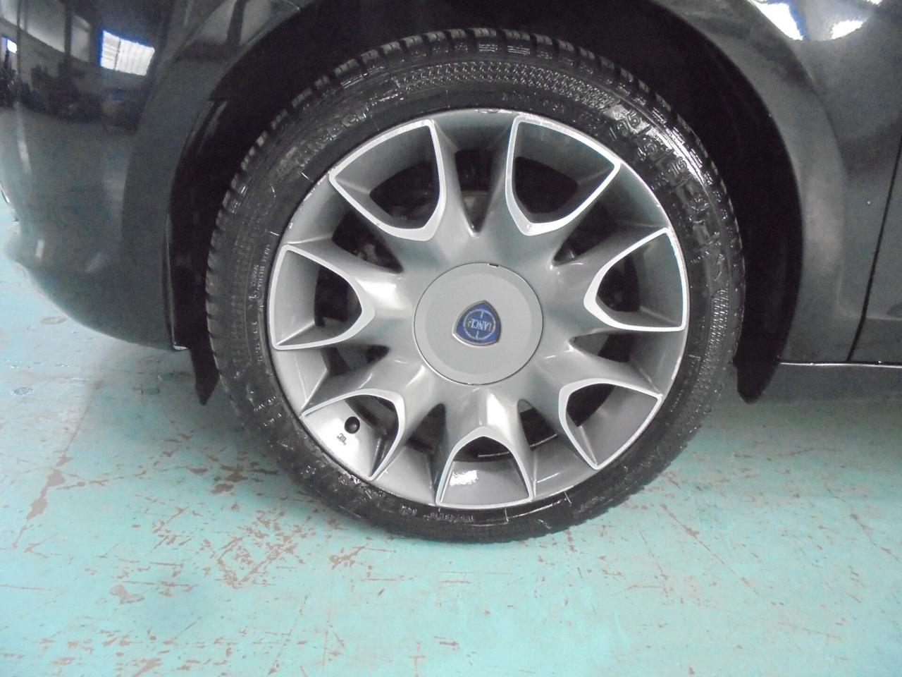 Lancia Ypsilon 0.9 TwinAir 85 CV 5 porte S&S Gold