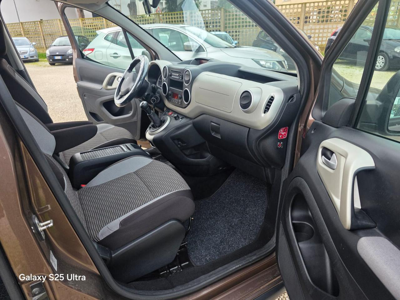 Peugeot Partner Tepee 1.6 HDi 92CV Outdoor 2015