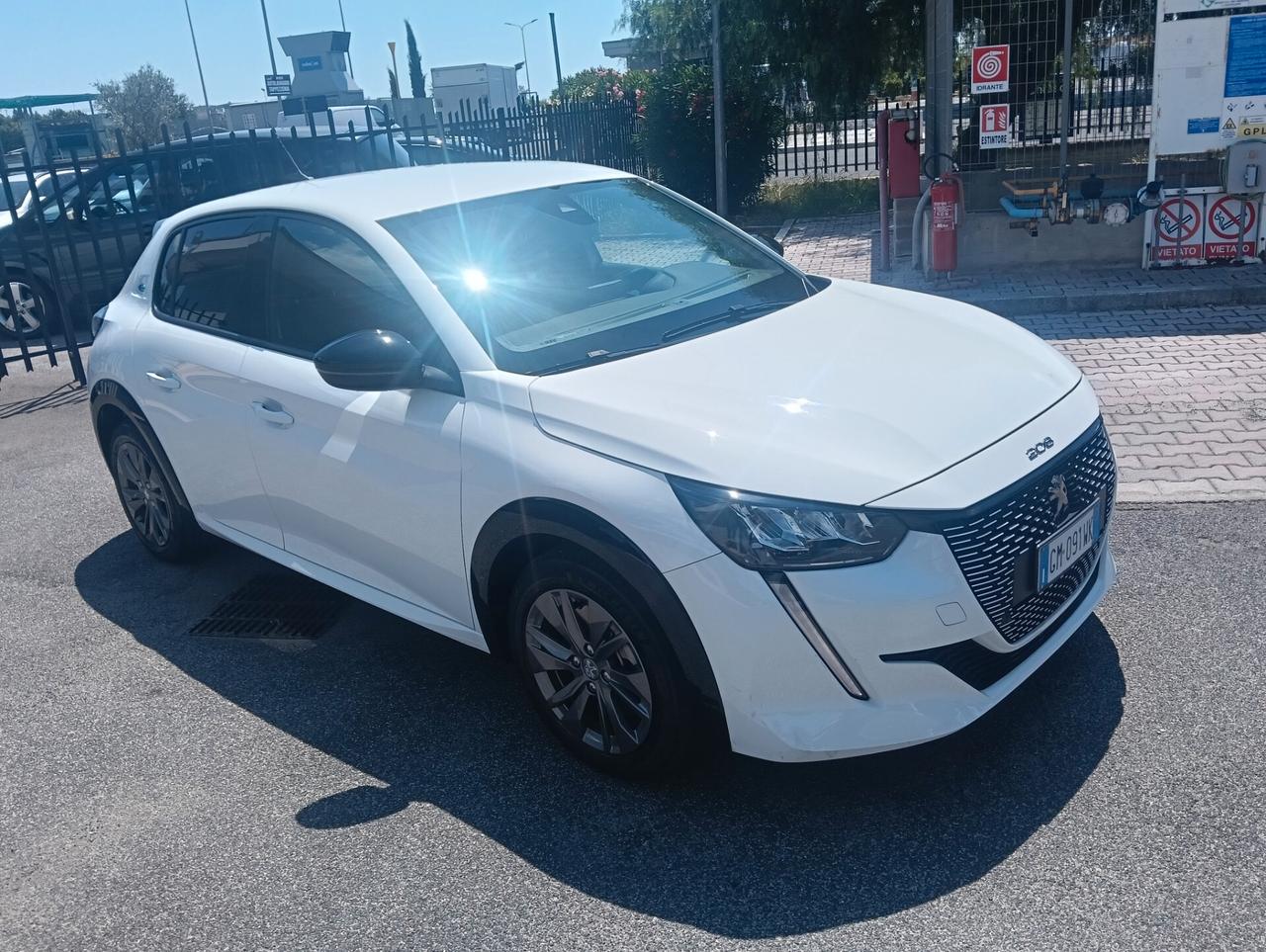 Peugeot 208 motore elettrico 136 CV 5 porte Allure Pack