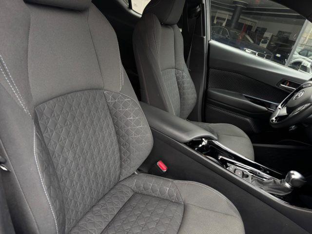 TOYOTA C-HR 2.0 Hybrid E-CVT Morebusiness