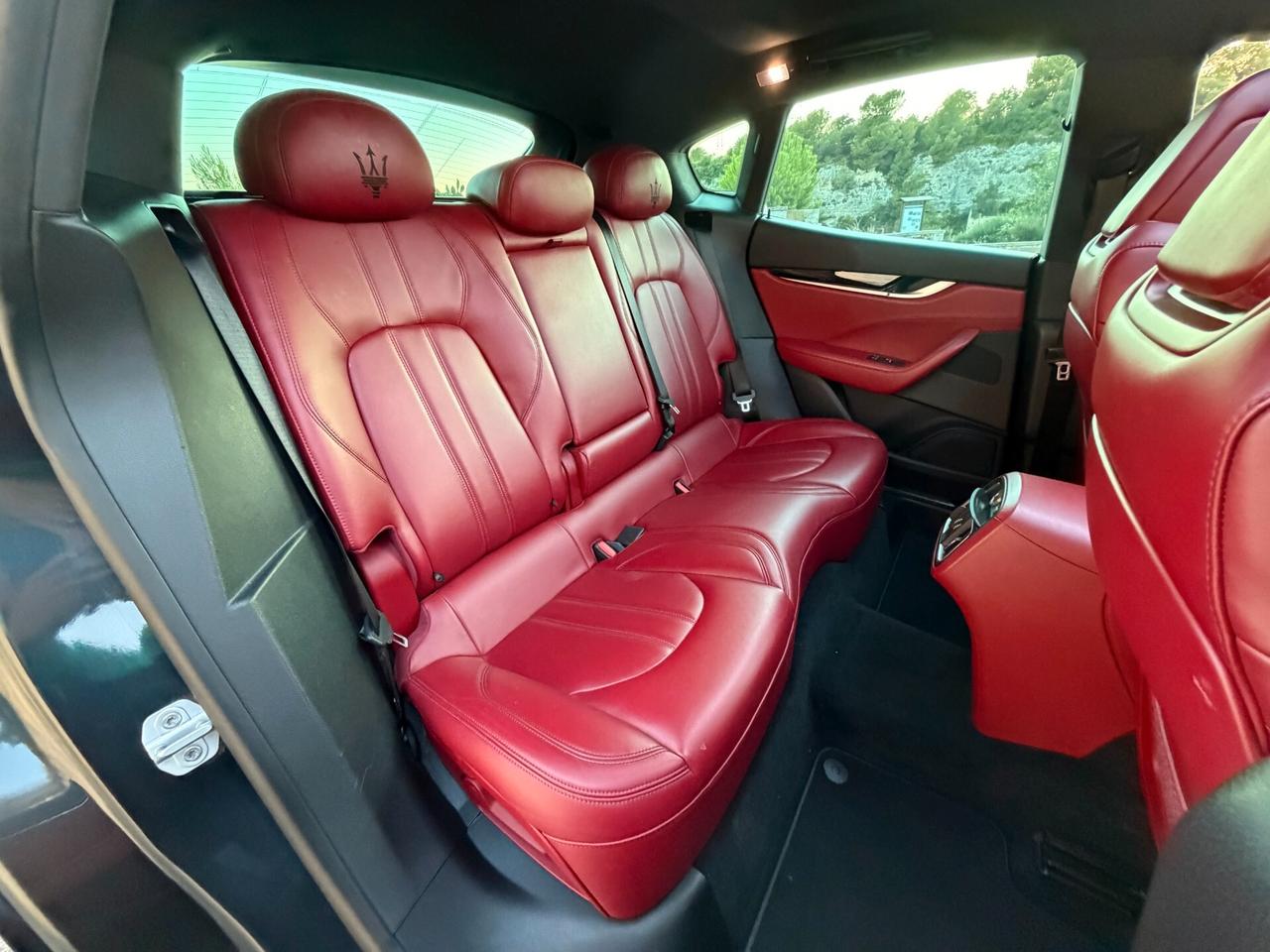 Maserati Levante Gransport/3.0 V6 250 CV/21"/TETTO