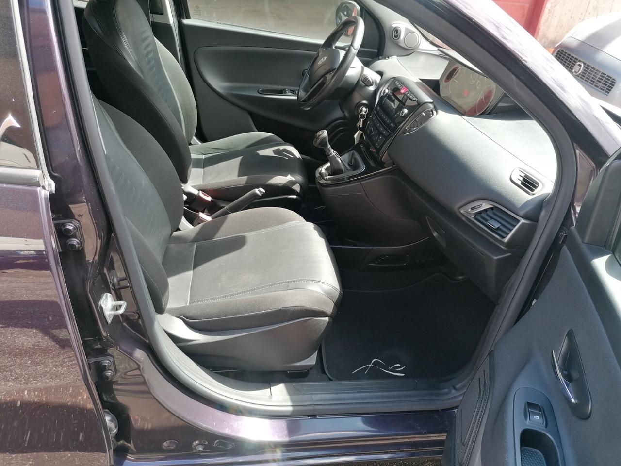 Lancia Ypsilon 1.3 MJT 16V 95 CV (da vetrina)