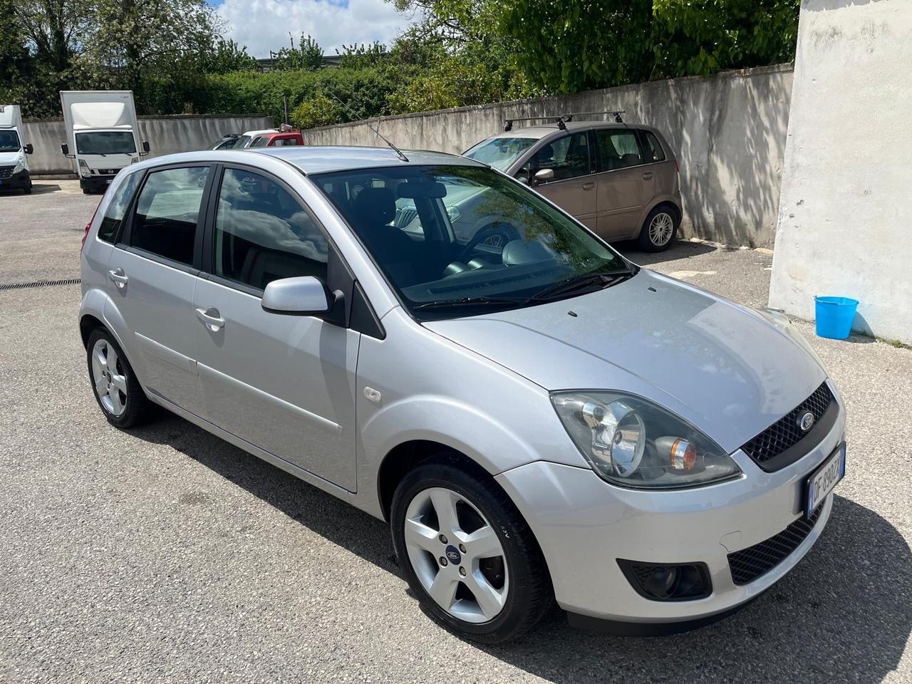 Ford fiesta 5 P-1.4 tdci- km 90000-2007