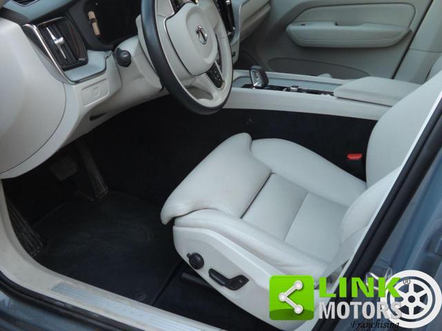 VOLVO XC60 B4 (d) AWD automatico Plus Dark ben tenuta