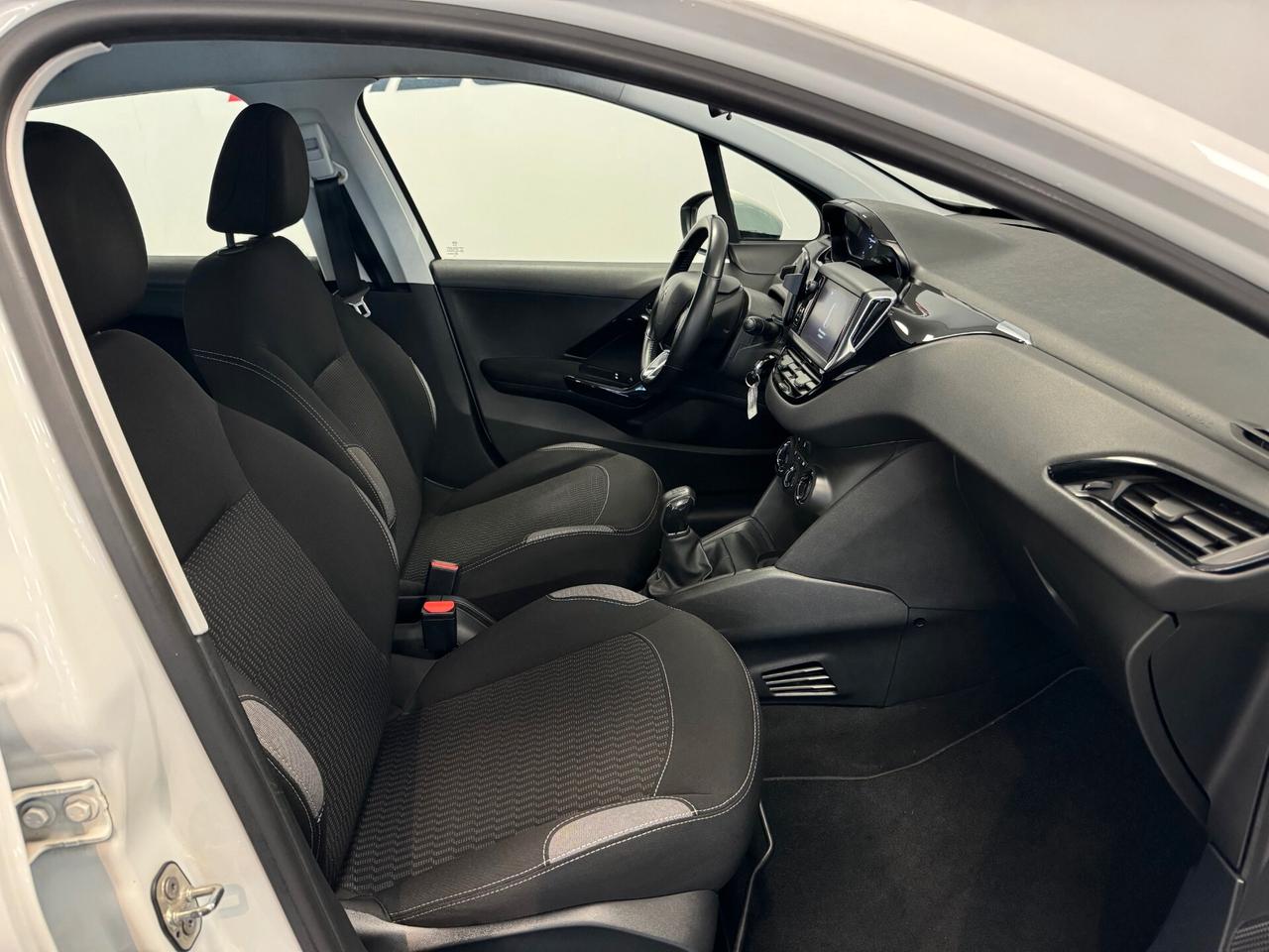 Peugeot 208 PureTech 82 5 porte Active NEOPATENTATI UNIPROP.