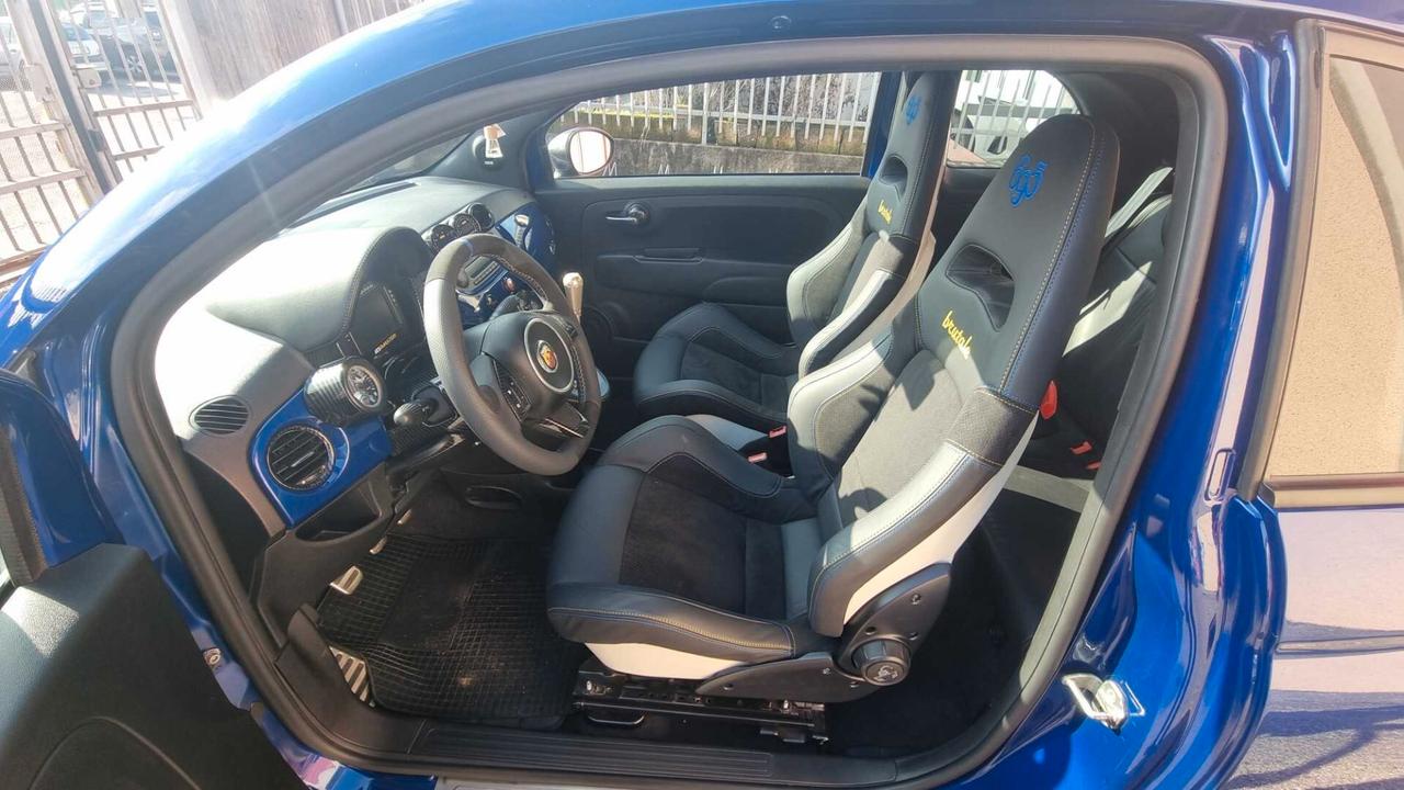 Abarth 500 1.4 Turbo T-Jet essesse