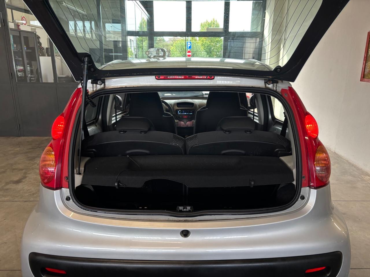 Peugeot 107 1.0 BENZINA 5 porte | OK NEOPATENTATI |