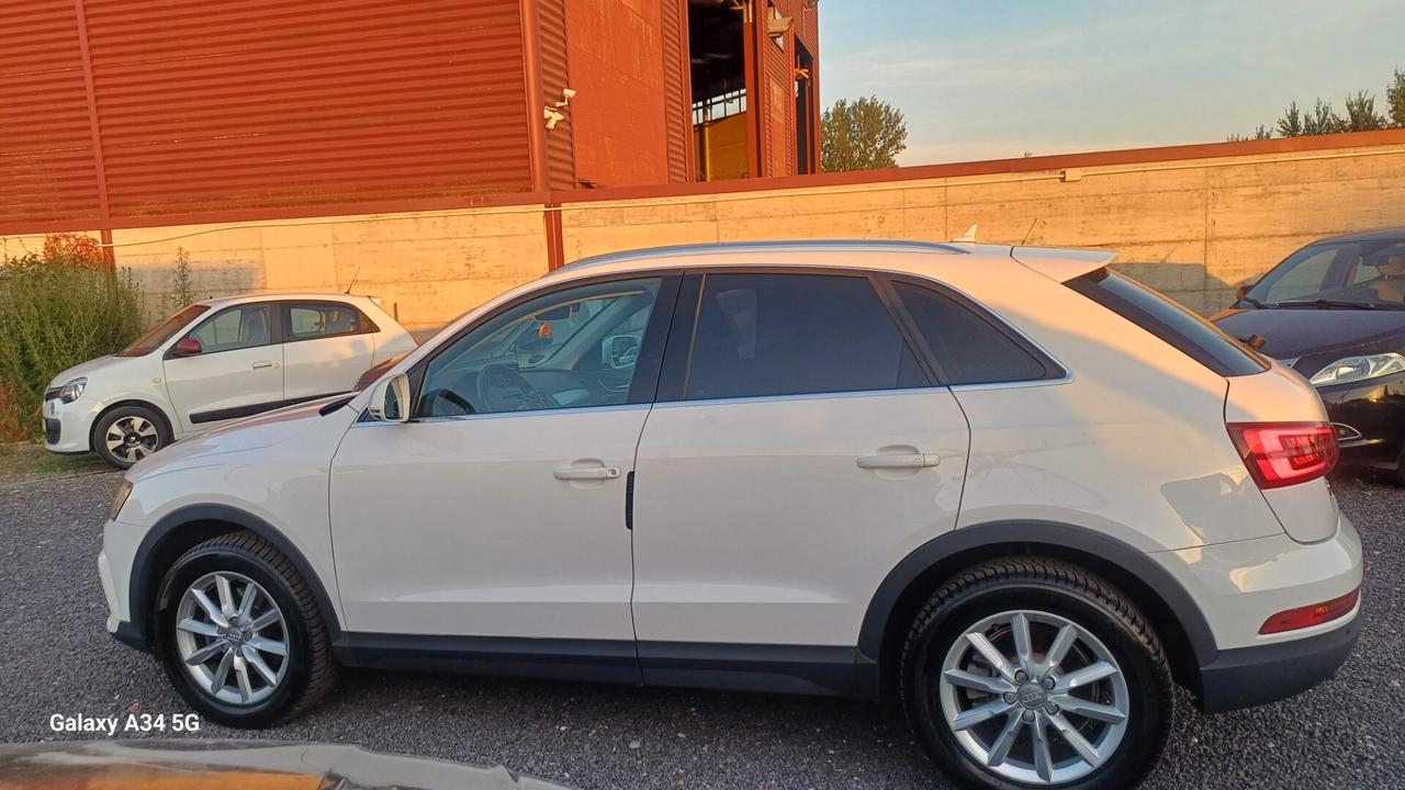 Audi Q3 2.0 TDI 150 CV S Line Esterno