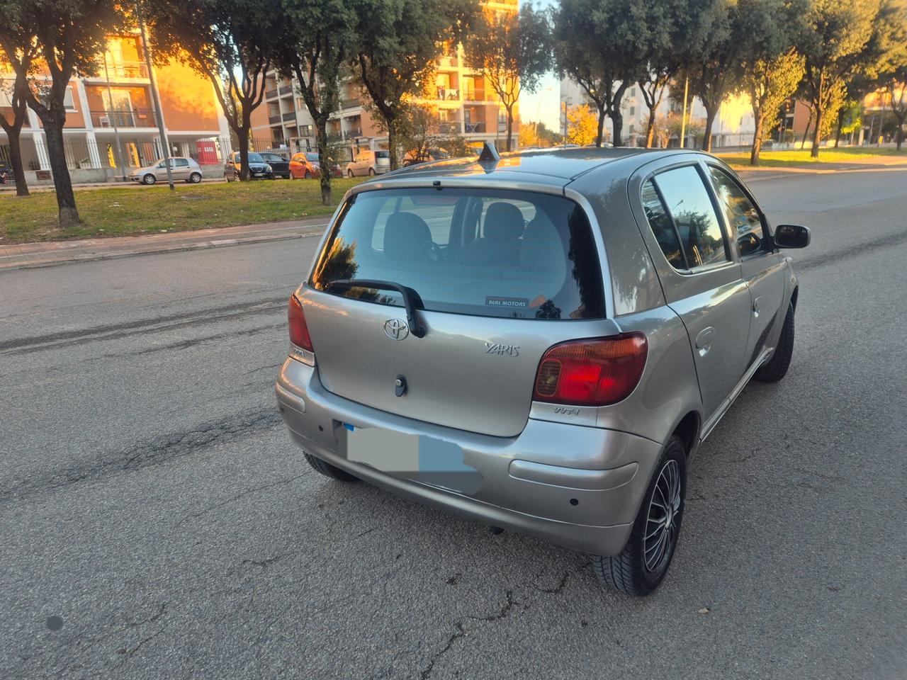 Toyota Yaris 1.0 benzina 68cv anno 05