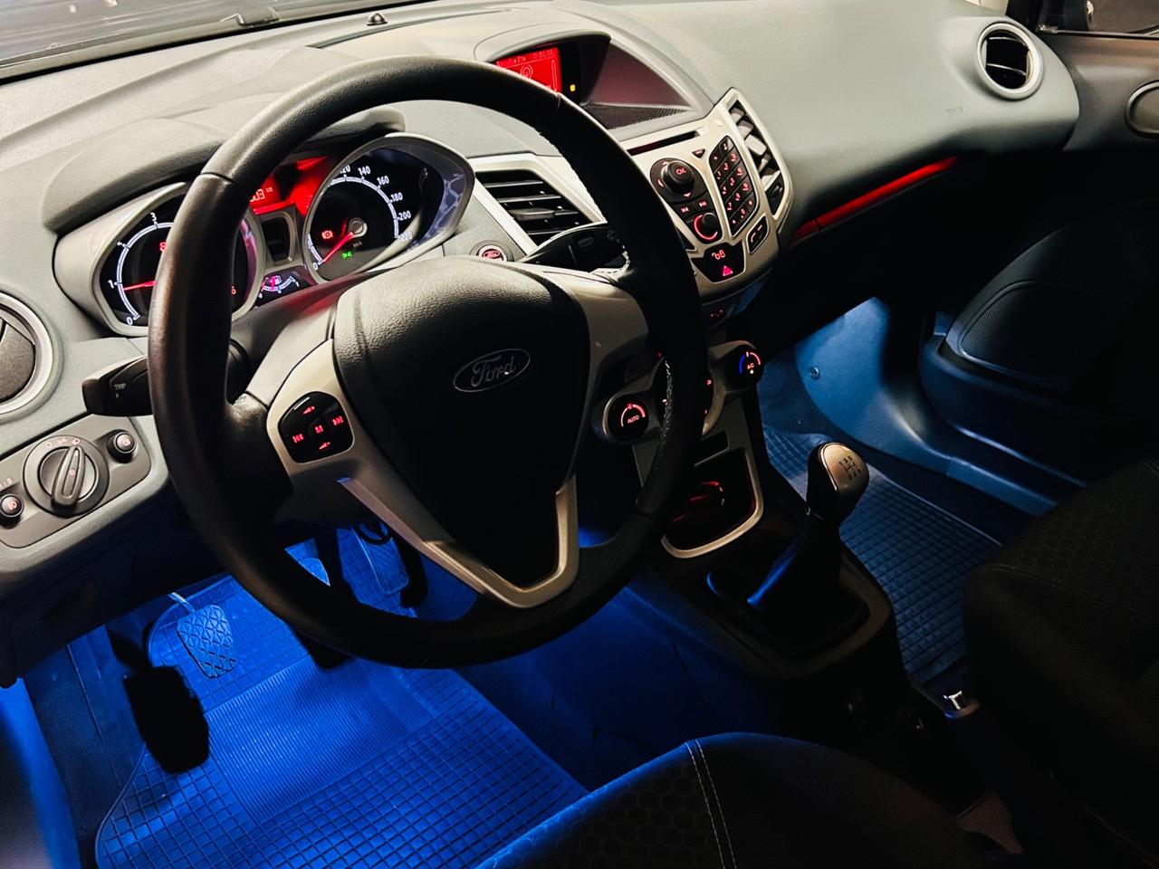 FORD FIESTA 1.4 TDCi CON SOLI 16.603 KM IN CONDIZIONI DA VETRINA.