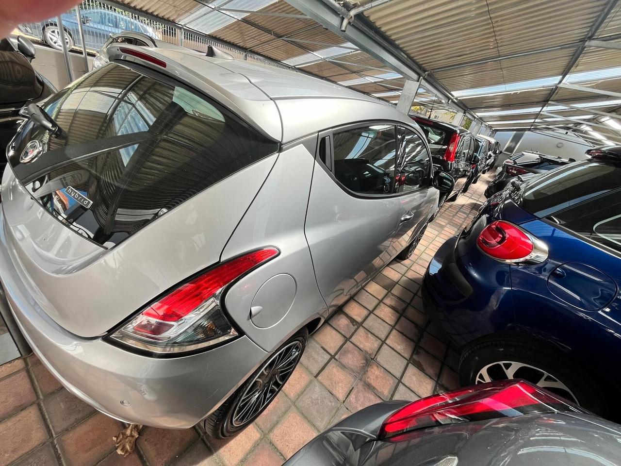 Lancia Ypsilon 1.0 FireFly 5 porte S&S Hybrid Ecochic Gold