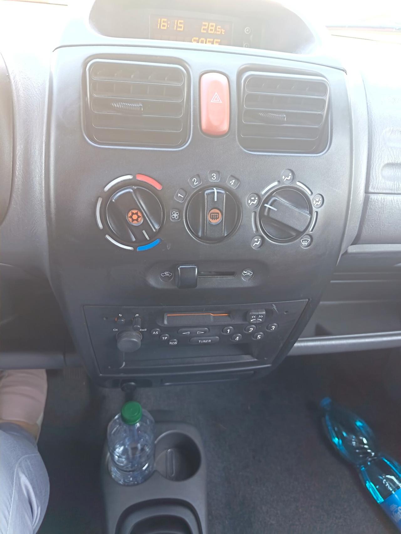 Opel Agila 1.2 16V Comfort