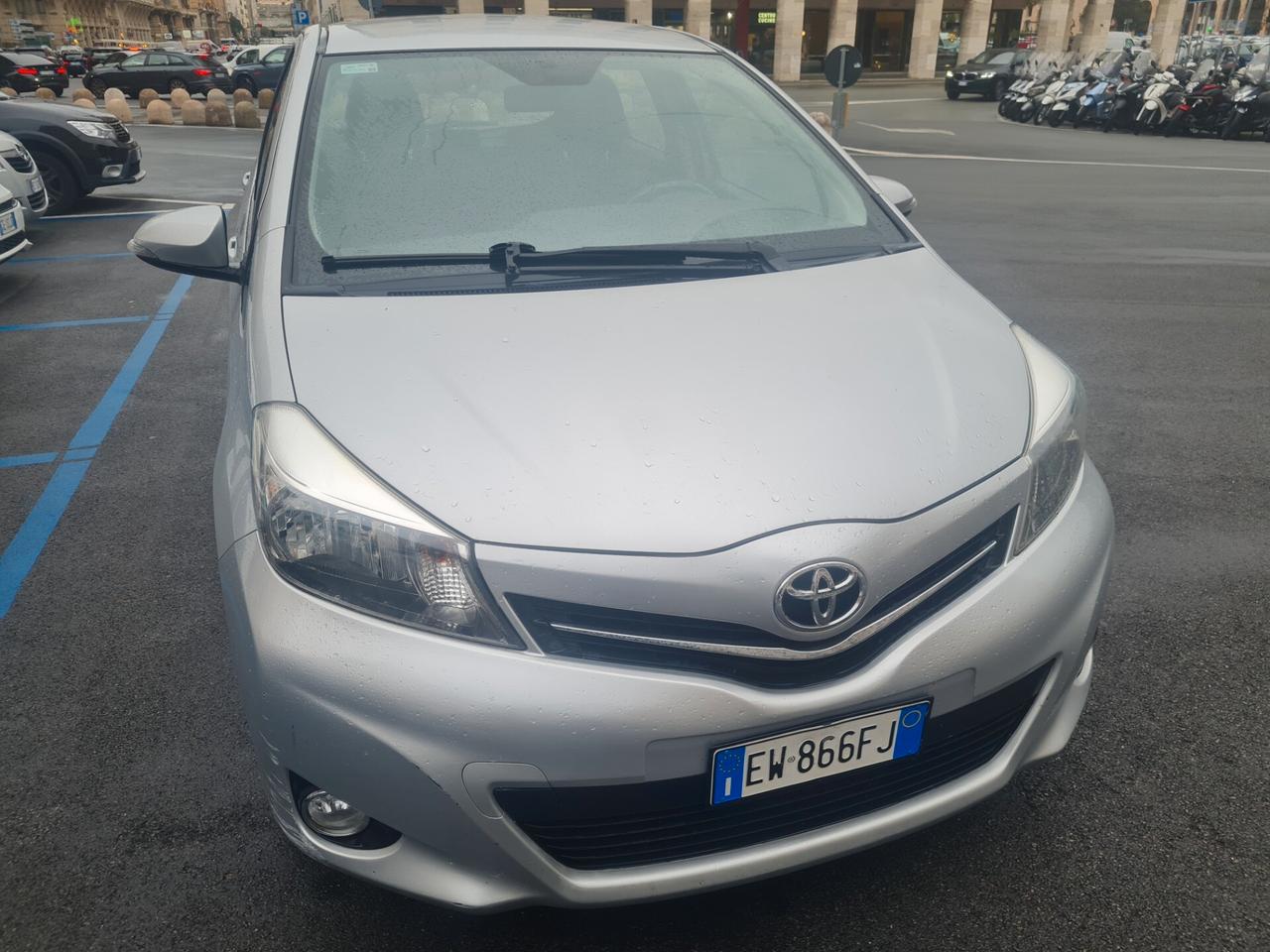 Toyota Yaris 1.3 benzina 5 porte Lounge