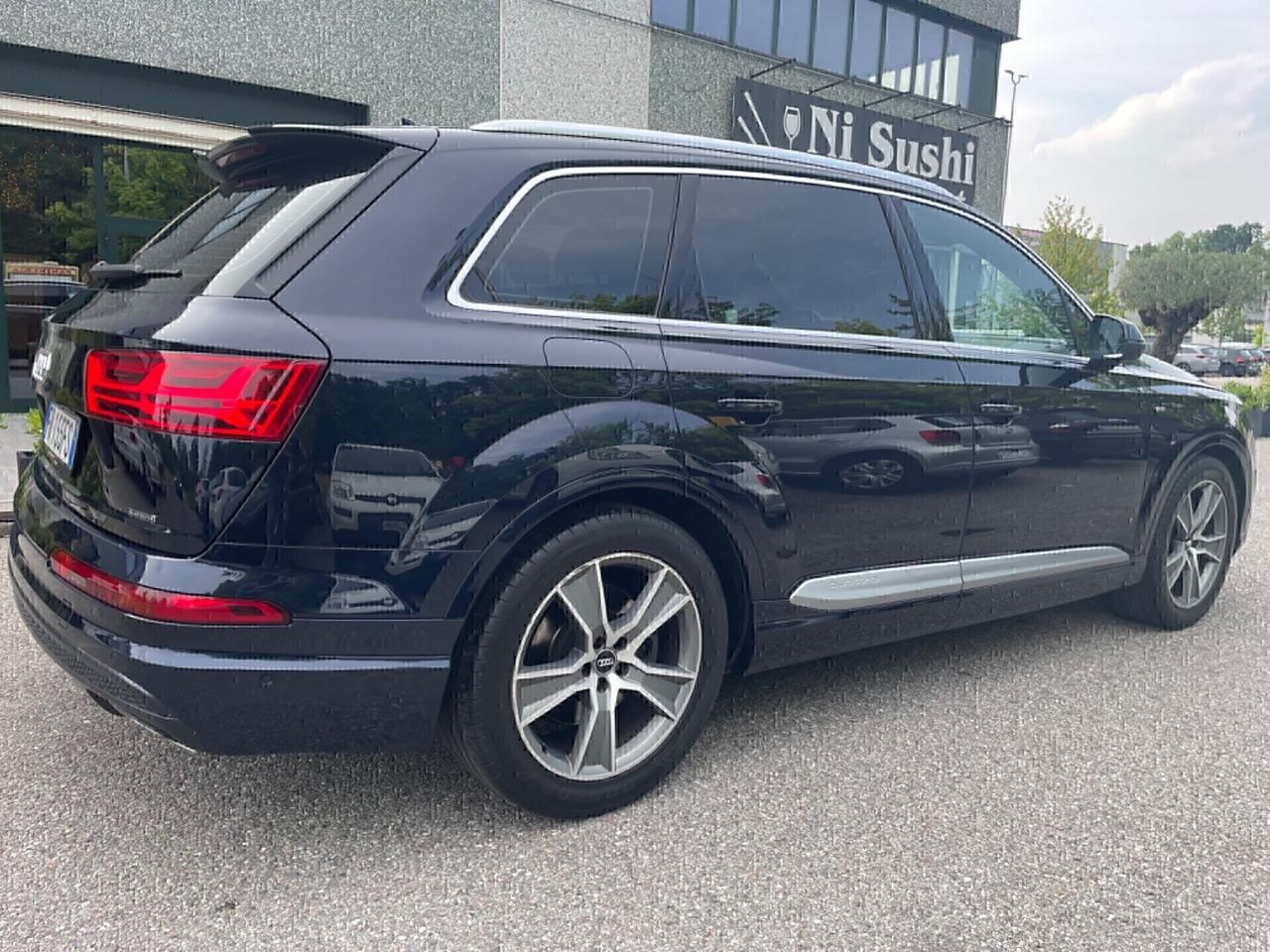 Audi Q7 3.0 TDI 272 CV quattro Automatik*S-line*Navi*Pelle*7 posti*