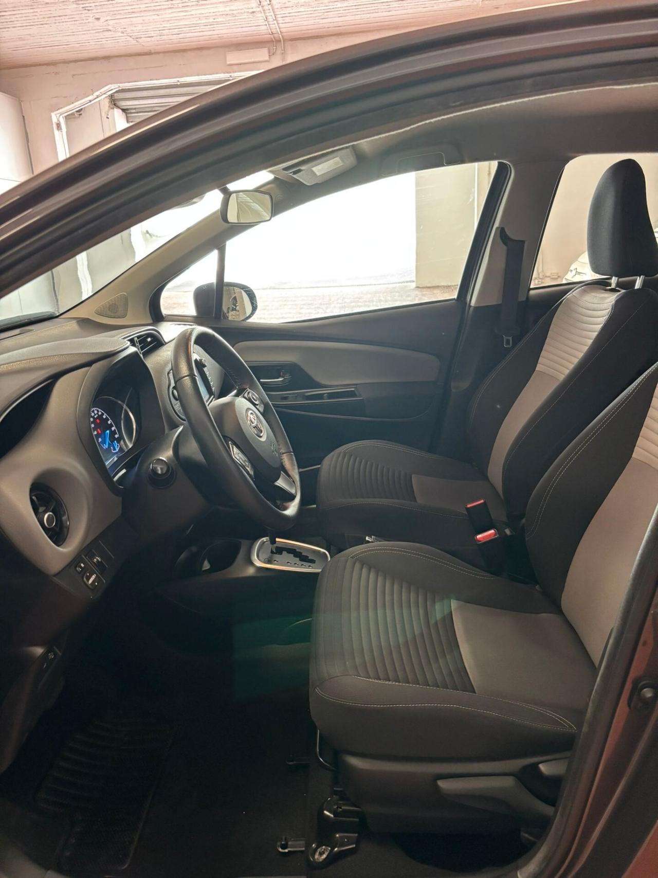 Toyota Yaris 1.5 Hybrid 5 porte Business