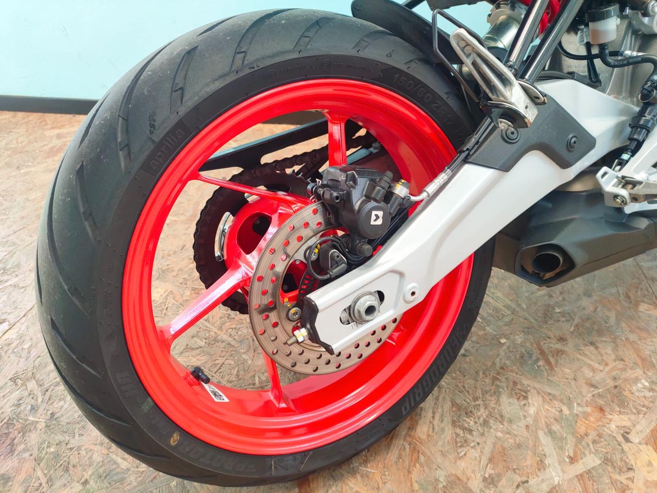 Aprilia RS 457 soli 2409 km.