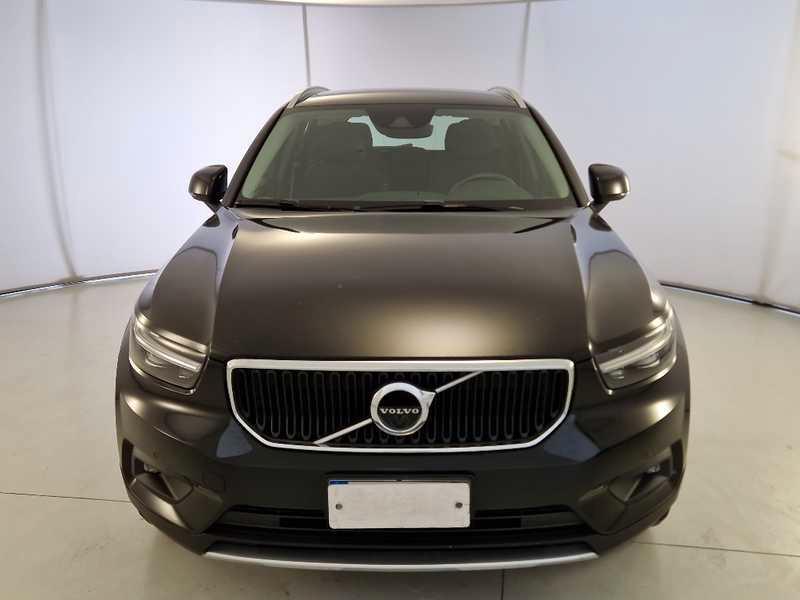 VOLVO XC40 D3 AWD Momentum Pro