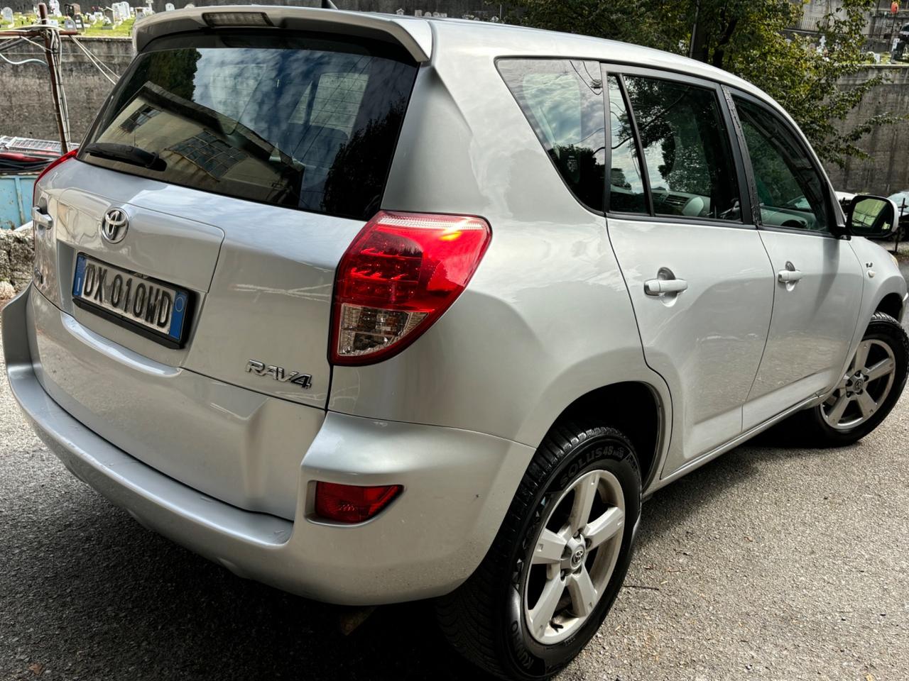 Toyota RAV 4 RAV4 2.2 D-4D 177 CV Sol Plus
