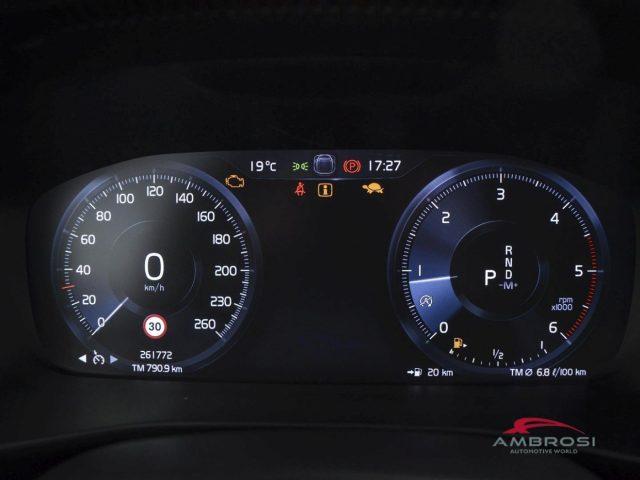 VOLVO XC40 D3 Geartronic R-design - PER OPERATORI DEL SETTORE