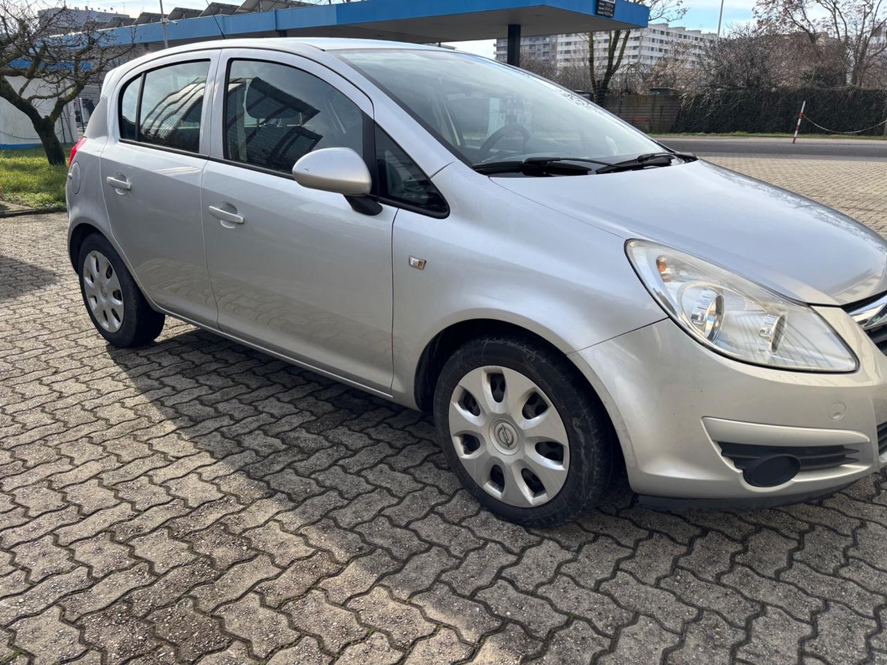 Opel Corsa 1.4 16V 5 porte Enjoy