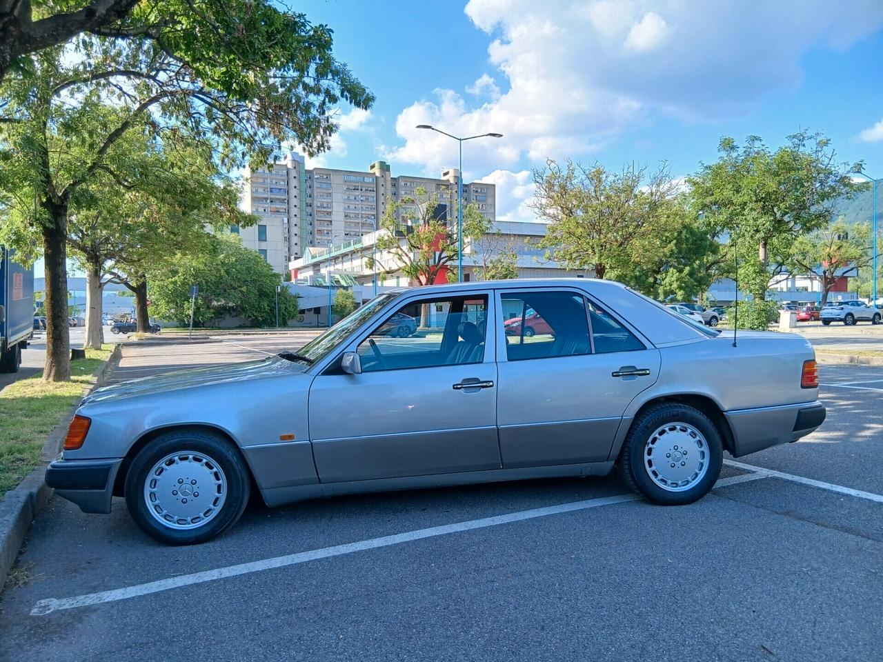 Mercedes-benz E 200 E200
