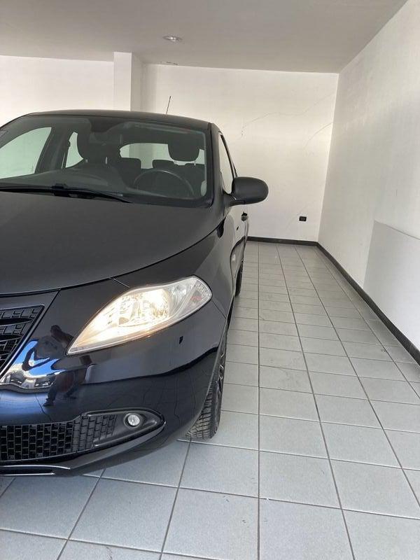 Lancia Ypsilon Ypsilon 1.2 69 CV 5 porte S Momodesign