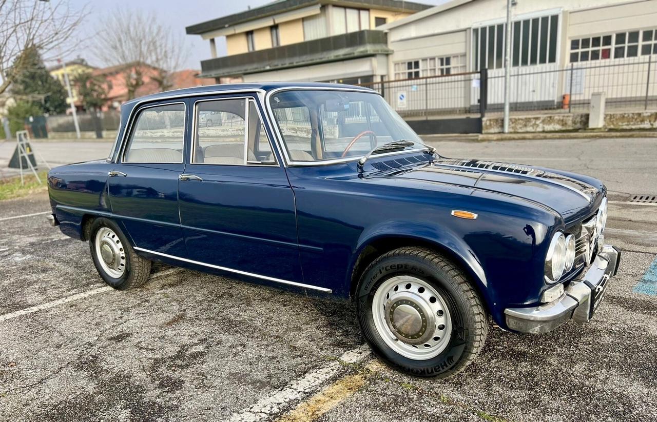 Alfa Romeo Giulia Super 1600 "Biscione"