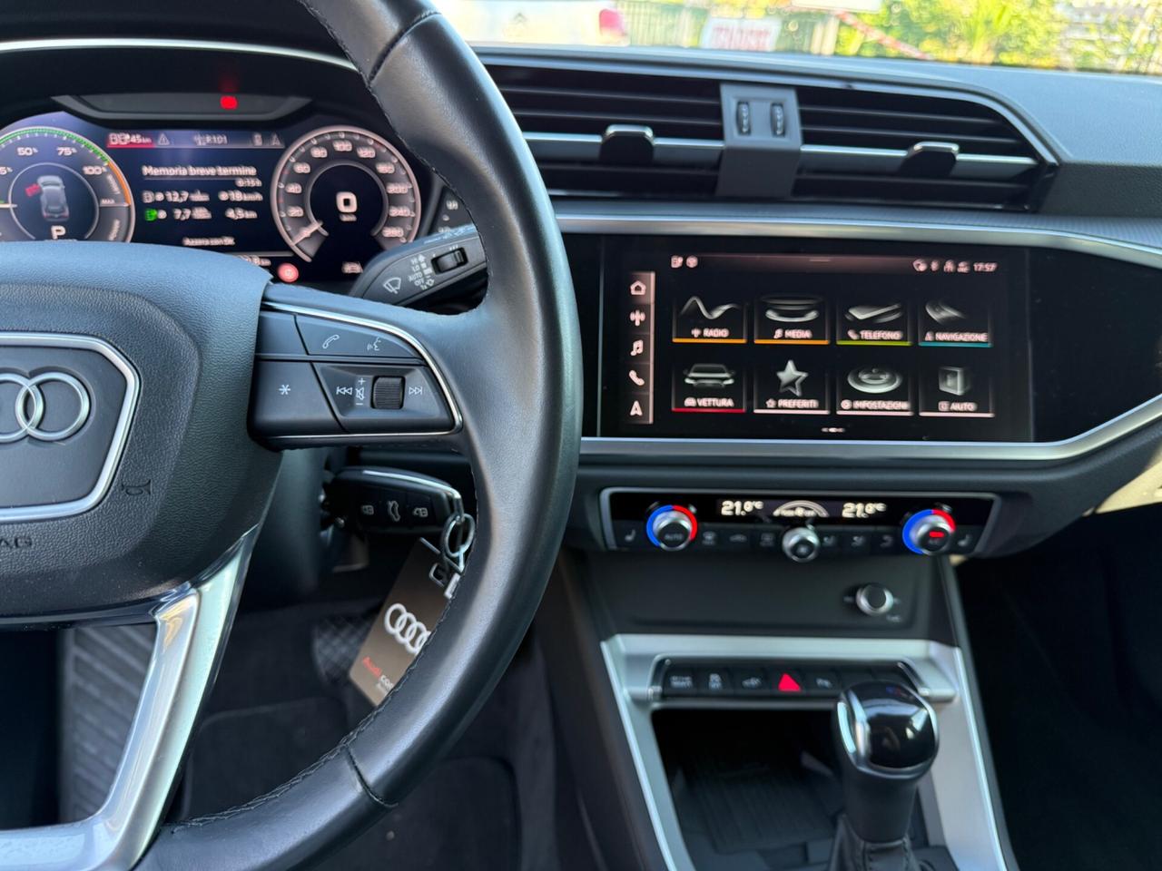 Audi Q3 45 TFSI e S tronic Business