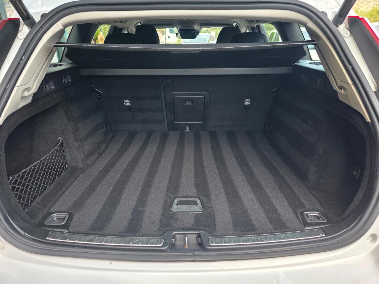 Volvo V60 B4 (d) Geartronic Momentum Business Pro
