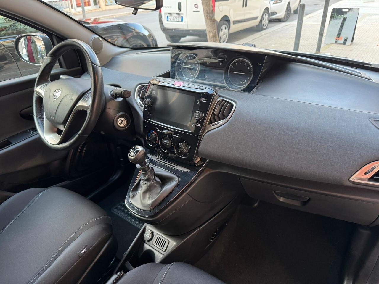 Lancia Ypsilon 1.0 FireFly 5 porte S&S Hybrid Ecochic Gold