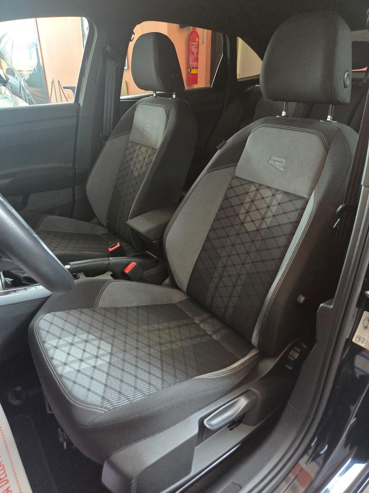 Volkswagen Taigo 1.0 TSI 110 CV DSG R-Line