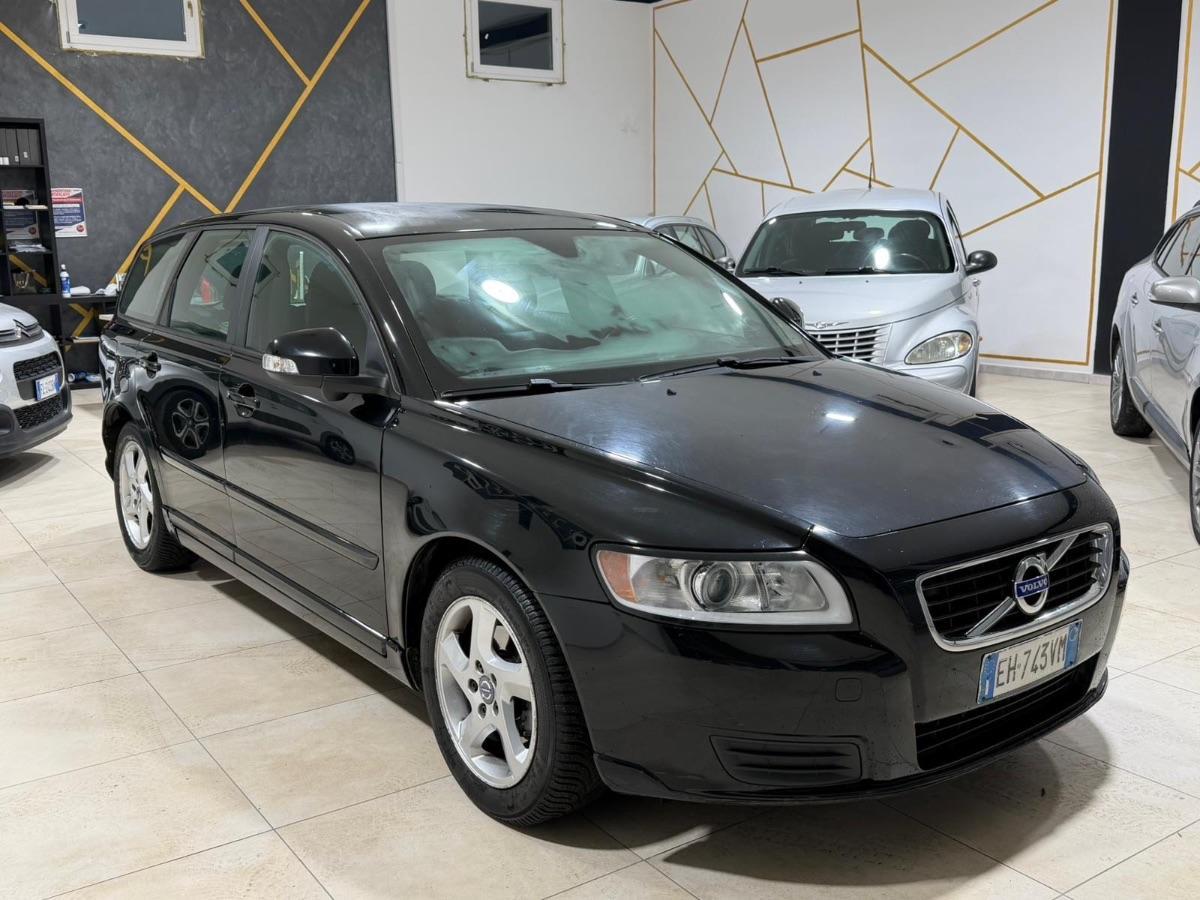 VOLVO - V50 - D2 R-design