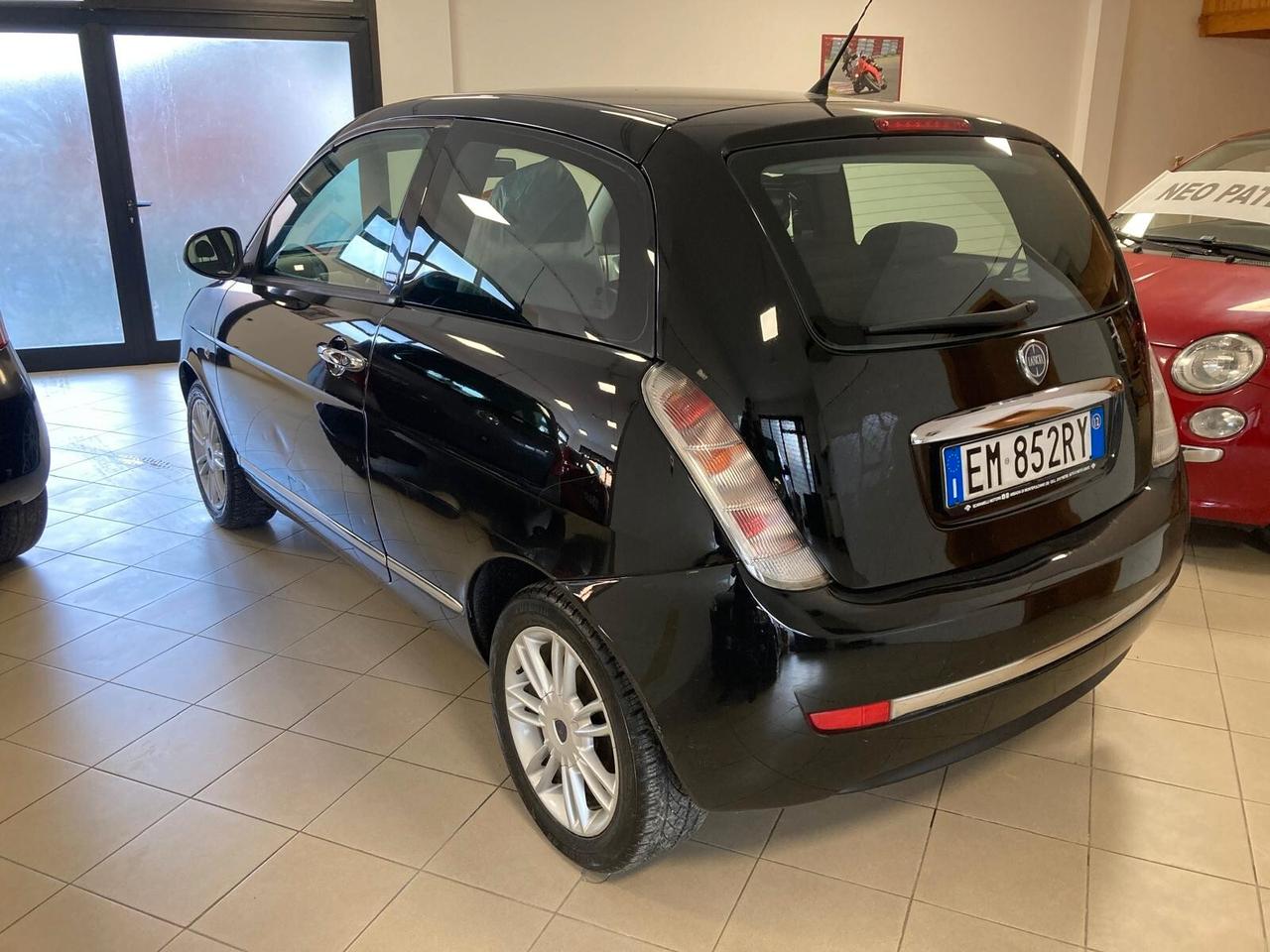 Lancia Ypsilon 1.2 69 CV Unyca