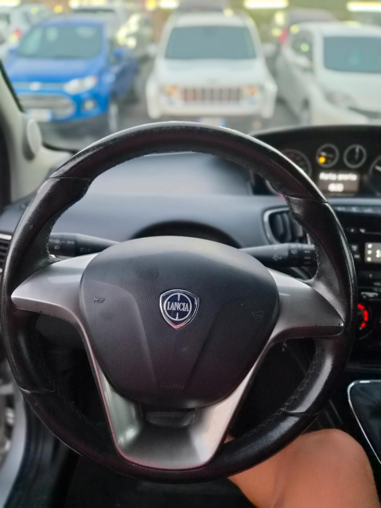 Lancia Ypsilon 1.2 69 CV 5 porte Platinum