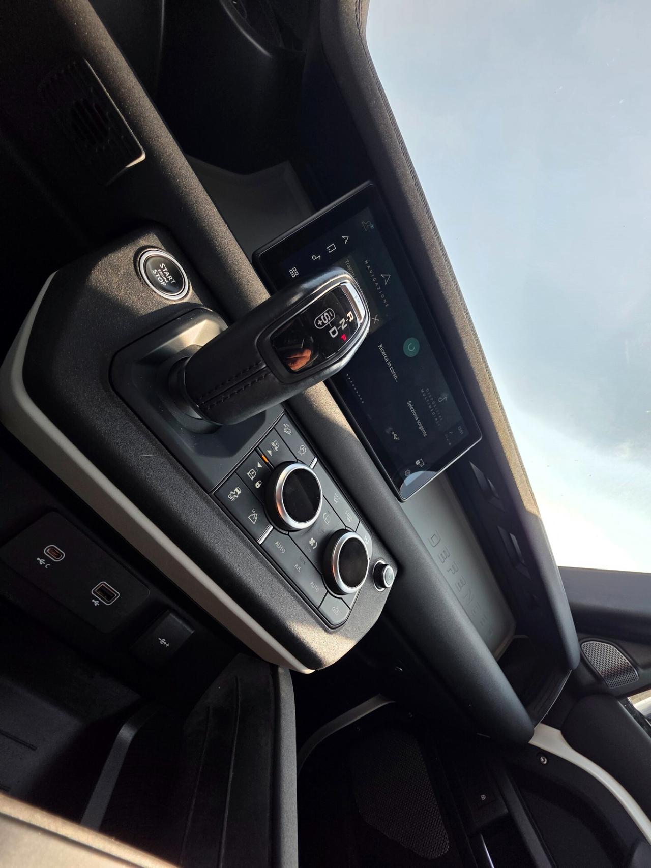 Land Rover Defender 110 2.0 SD4 240CV AWD Auto 72 Yrs. WEB Edition