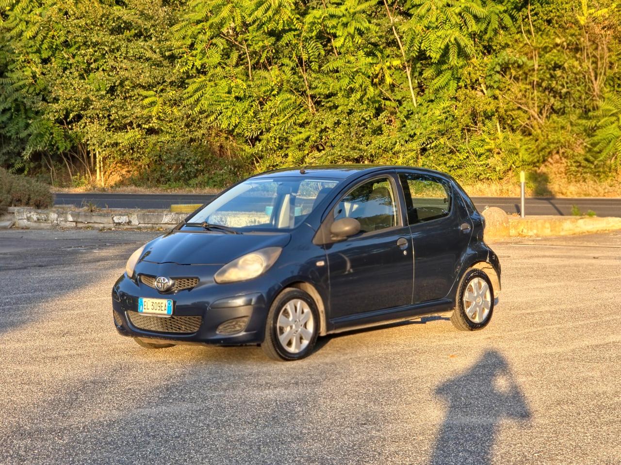 Toyota Aygo 1.0 12V VVT-i 5 porte Deep Ocean Connect E5 Manuale NEO 2012