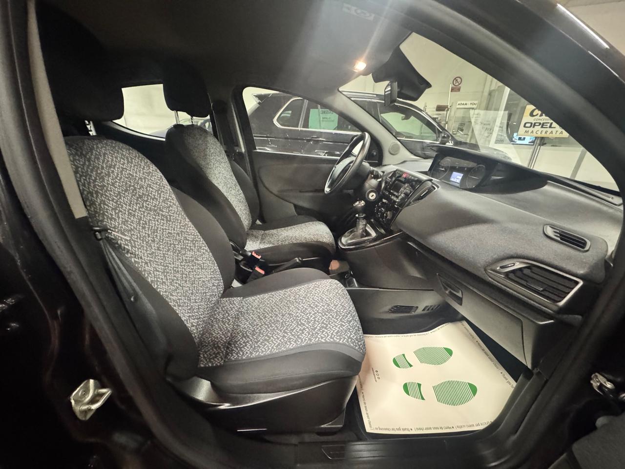 Lancia Ypsilon 1.0 FireFly 5 porte S&S Hybrid Ecochic Silver